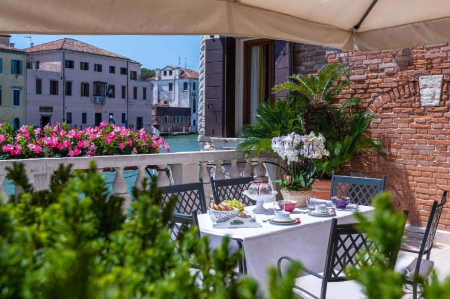 Ca' dei Cuori on the Grand Canal