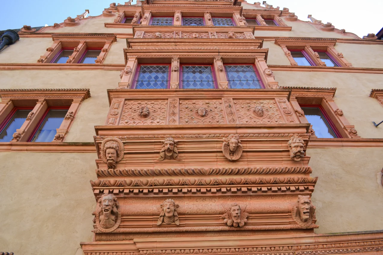 Het Maison des Têtes in de Elzas - Reiskick