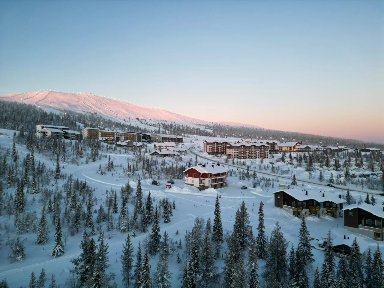 Dronefoto Yllasjarvi Lapland - Reiskick