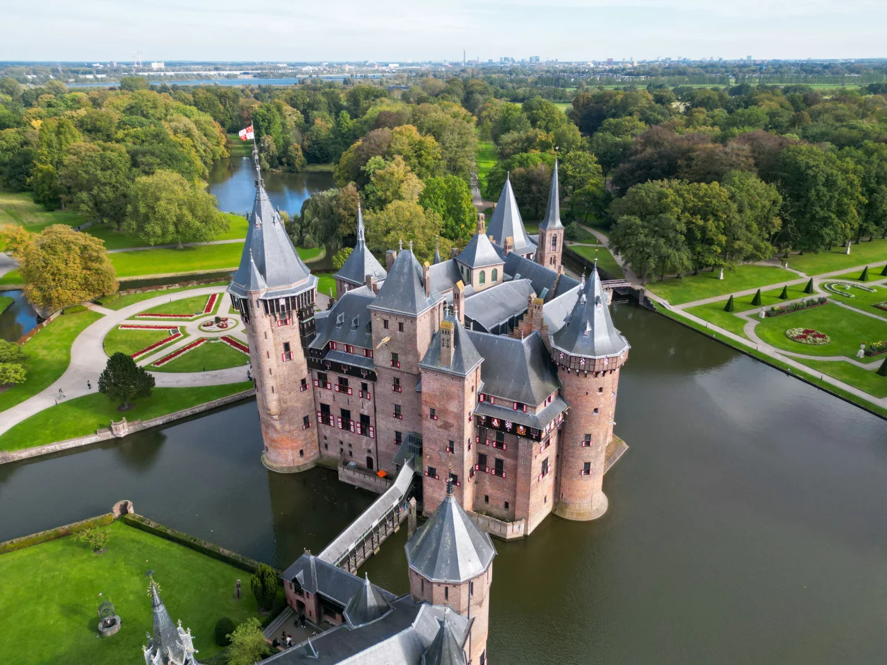 Droneshot Castle de Haar Netherlands - Reiskick