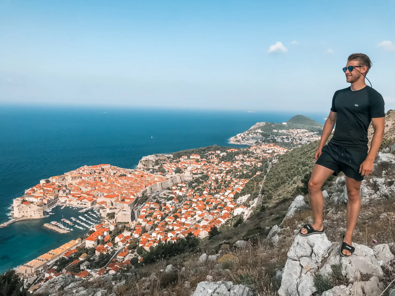 Beklim de Berg Srdj voor een adembenemend uitzicht - Reiskick