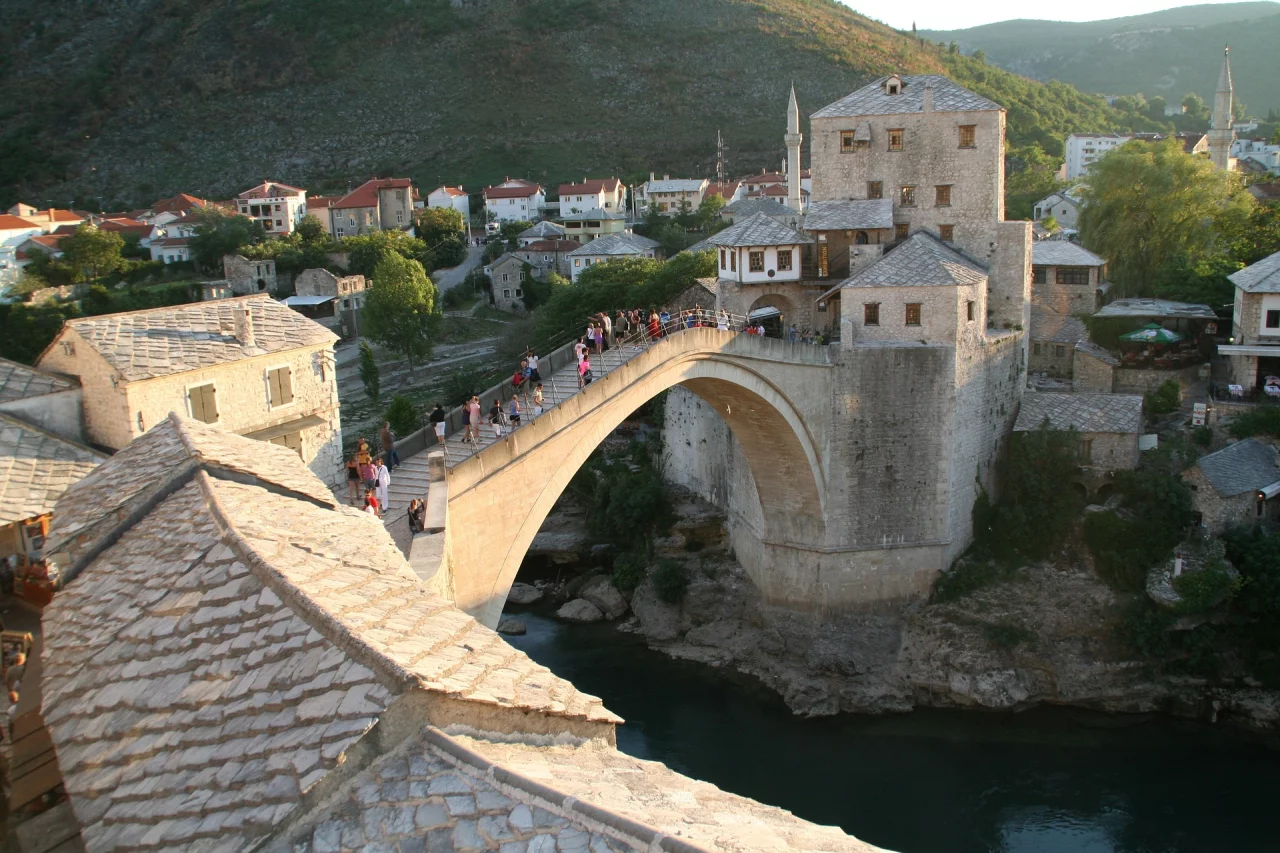 Brug in Mostar Bosnië - Reiskick