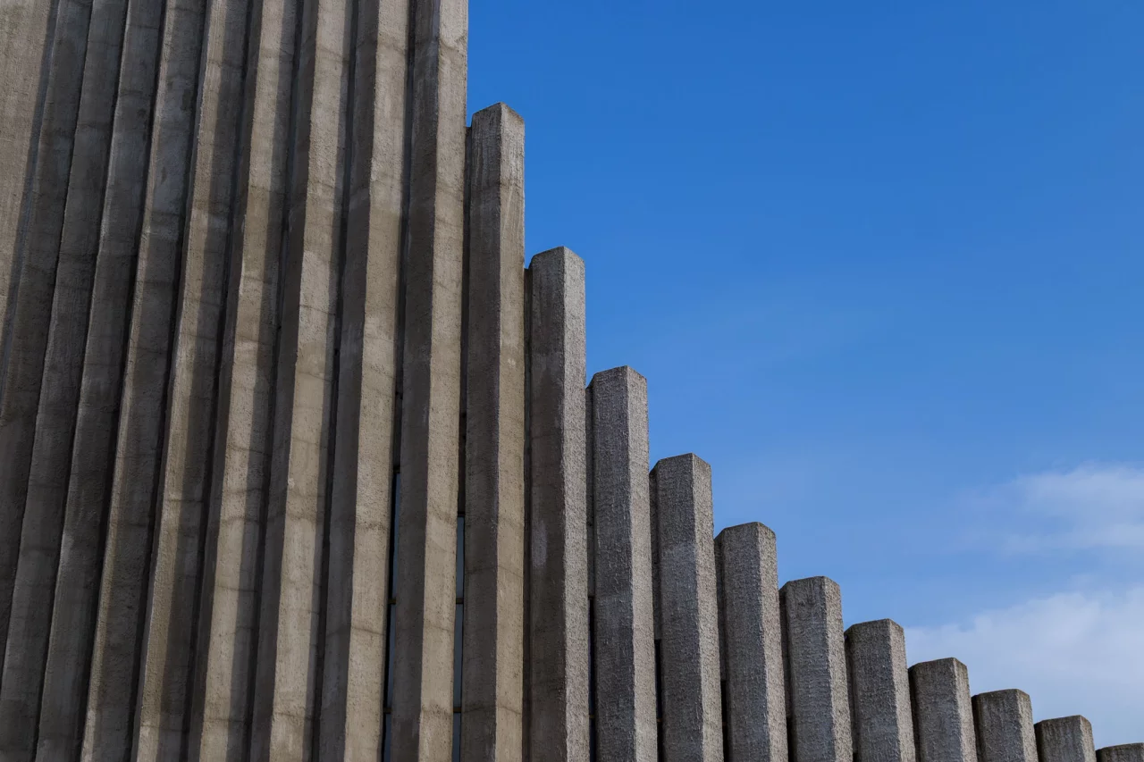 Hallgrímskirkja closeup bezienswaardigheden Reykjavik - Reiskick