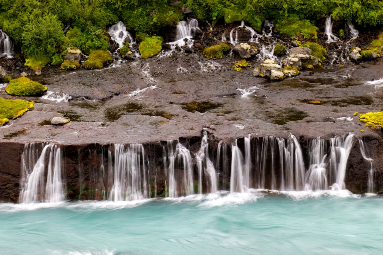 Barnafoss en Hraunfossar - Reiskick