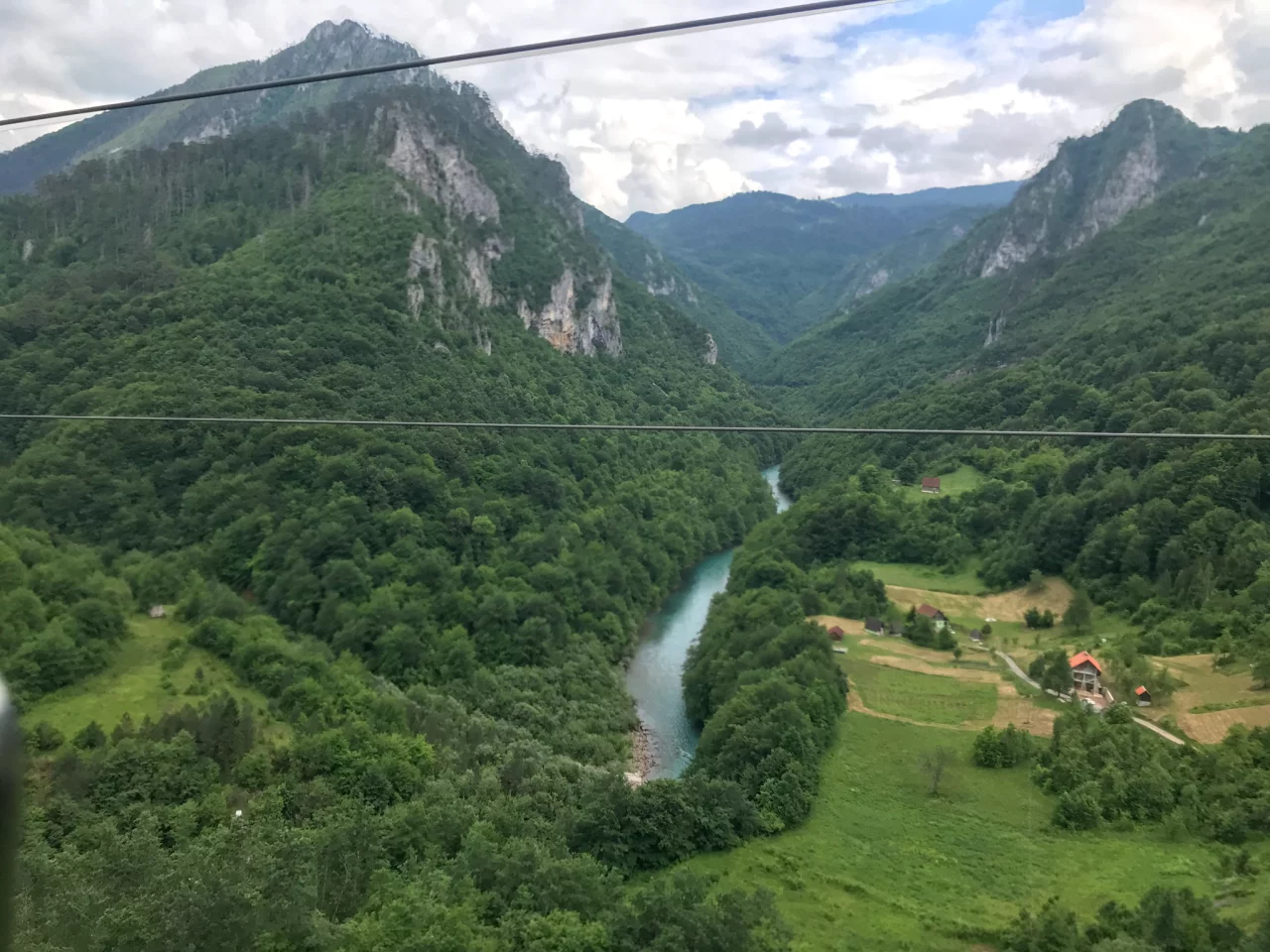 Zipline langs de Tara brug - Reiskick
