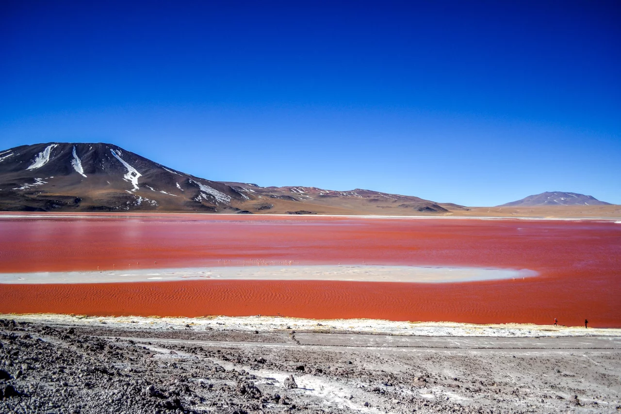 Rode meer Salar de Uyuni, Bolivia - Reiskick
