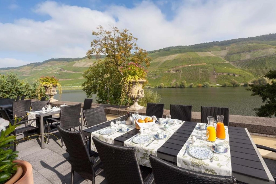 Wein- und Landhaus S A Prüm 1