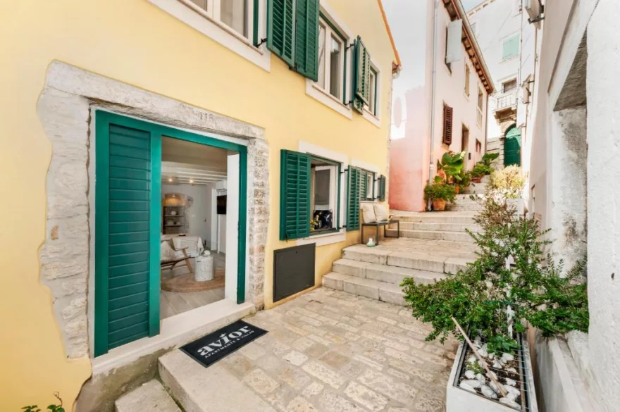 Yellow house Rovinj 2